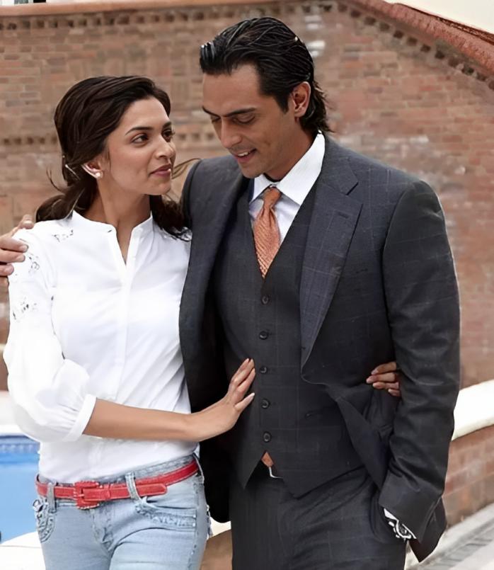 Housefull brings together a blend of comedy and mistaken identities, while also highlighting the unique dynamics of a brother-sister relationship. The film introduces us to Arjun Rampal and Deepika Padukone who share a heartwarming relationship.
